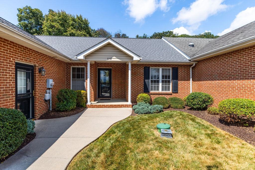 118 Red Oak Dr, Staunton, VA 24401