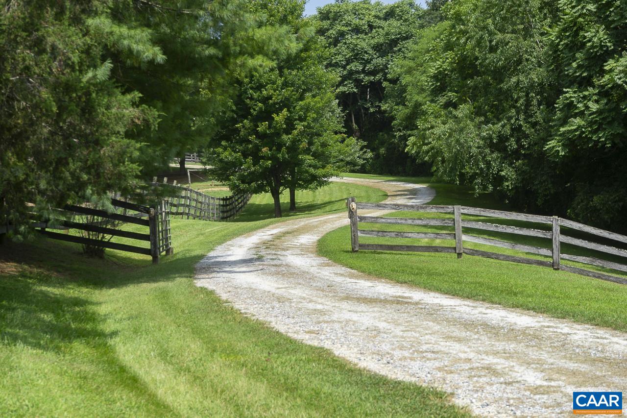 9195 Springwood Rd, Buchanan, VA 24066 — photo 3