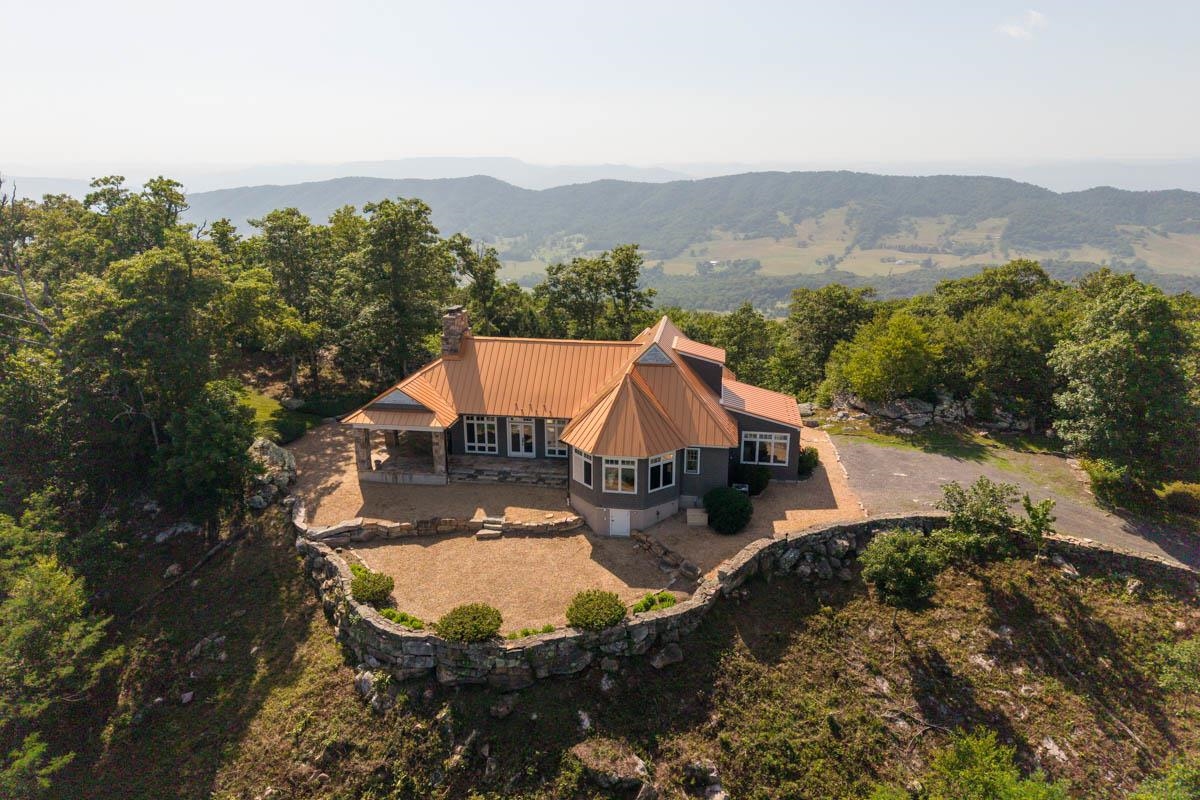 504 Airport Dr, Hot Springs, VA 24445