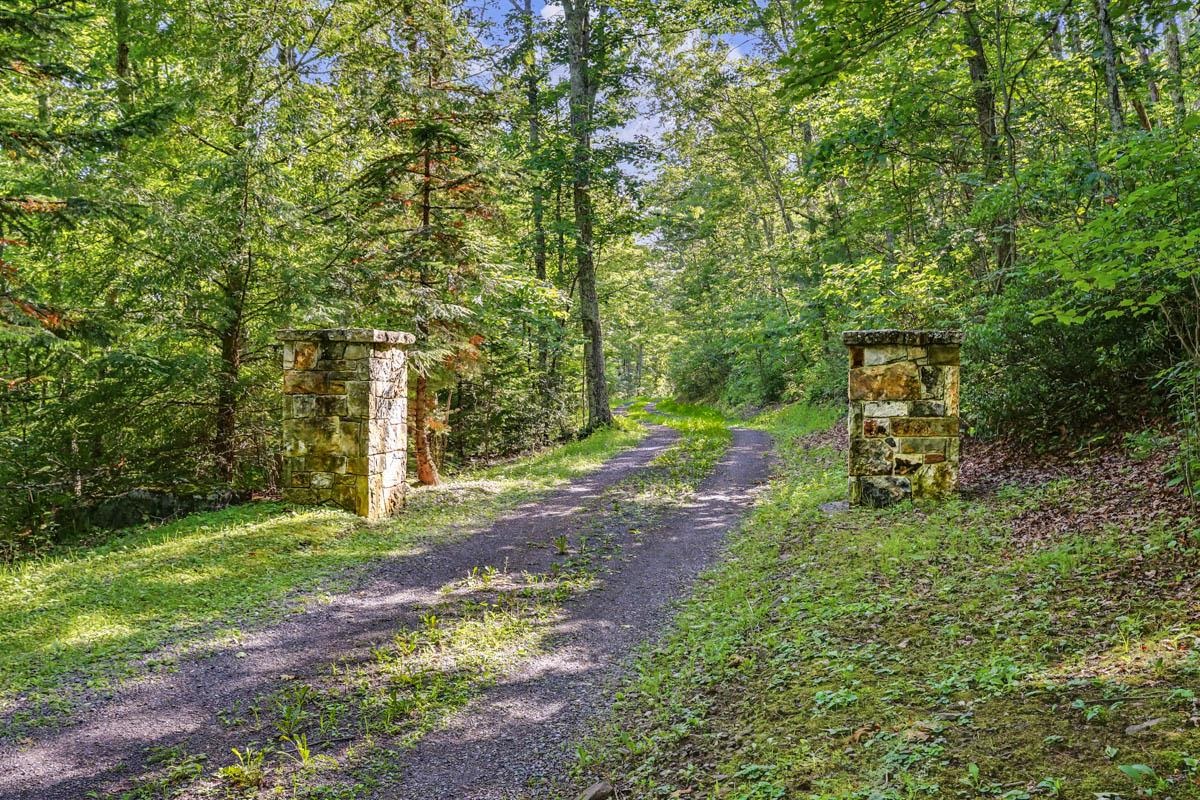 504 Airport Dr, Hot Springs, VA 24445 — photo 9