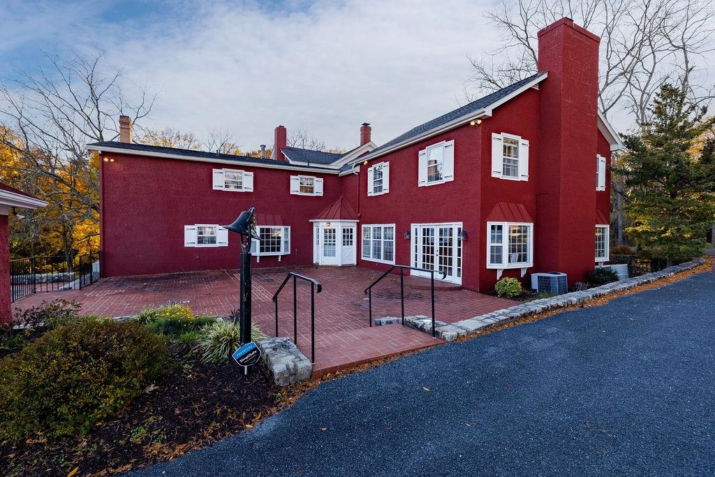 1004 E Beverley St, Staunton, VA 24401 — photo 10
