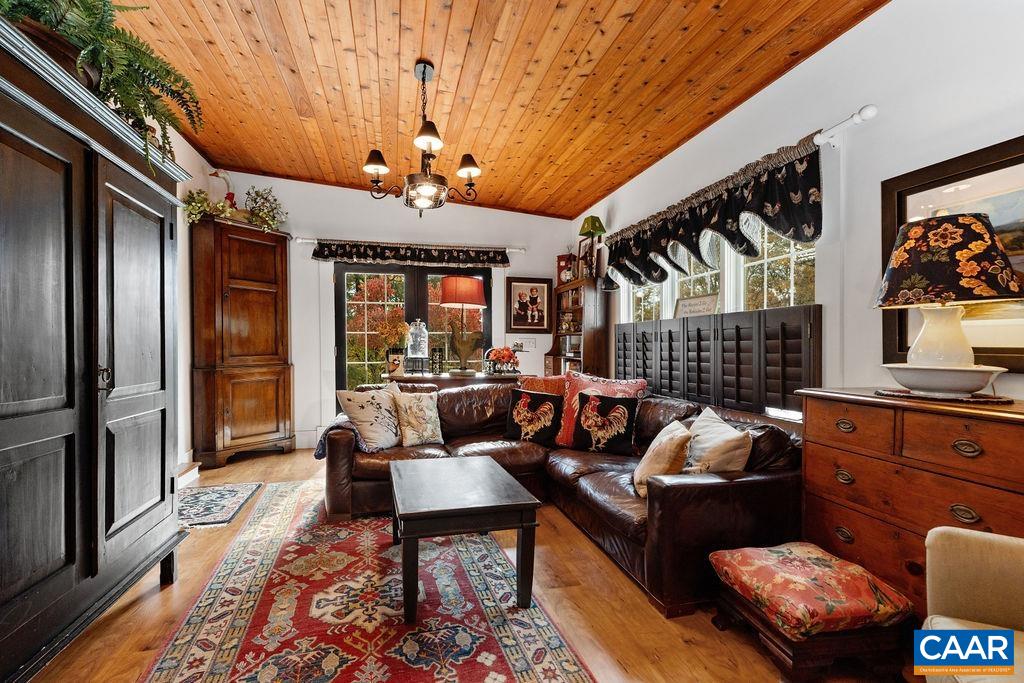 325 Old Roseland Rd, Roseland, VA 22967 — photo 10