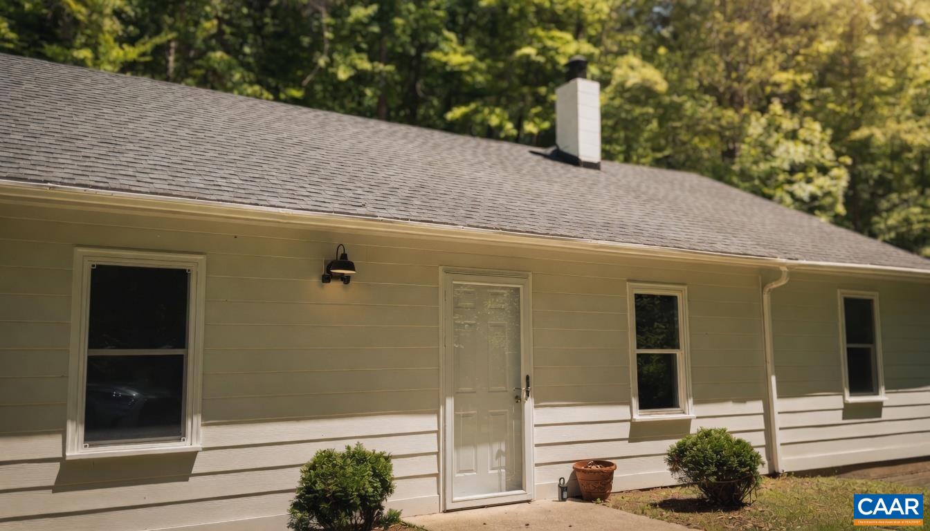 3189 James River Rd, Howardsville, VA 24562