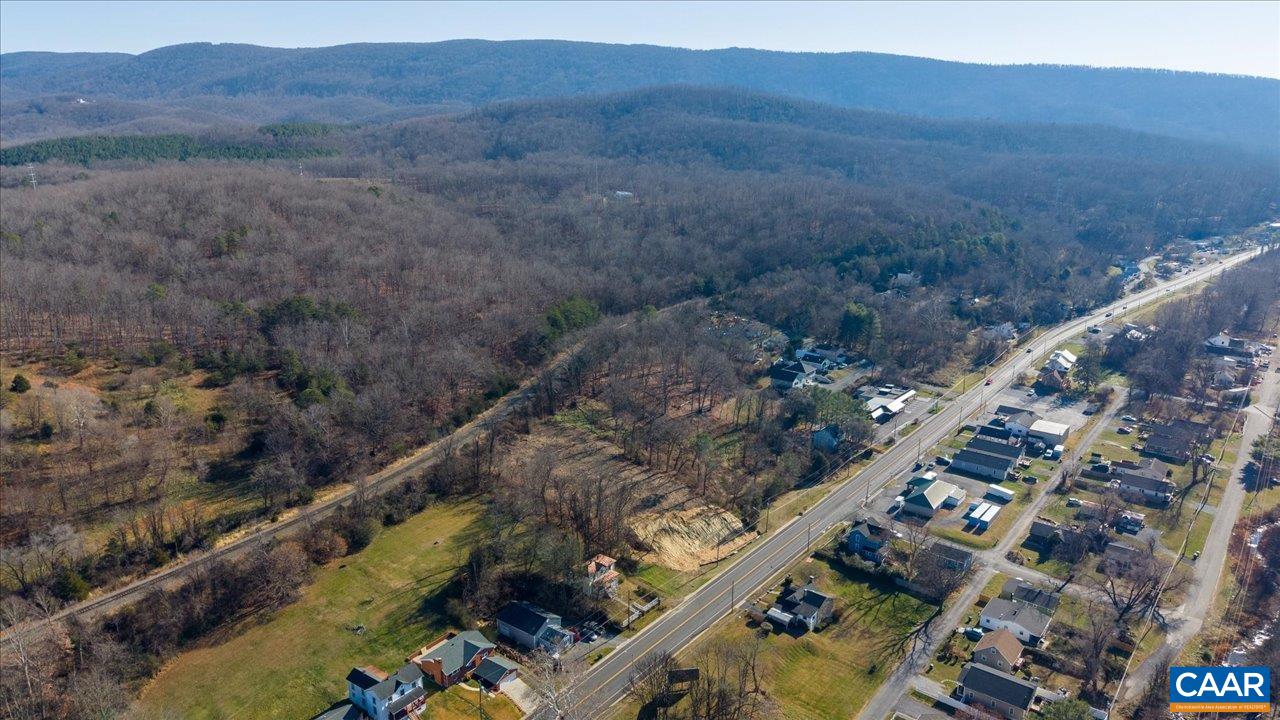 1357 E Main St, Waynesboro, VA 22980 - photo 2