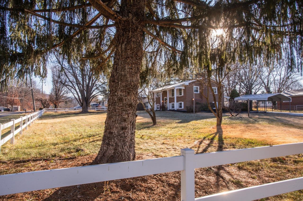 12 Essex Rd, Grottoes, VA 24441 — photo 5