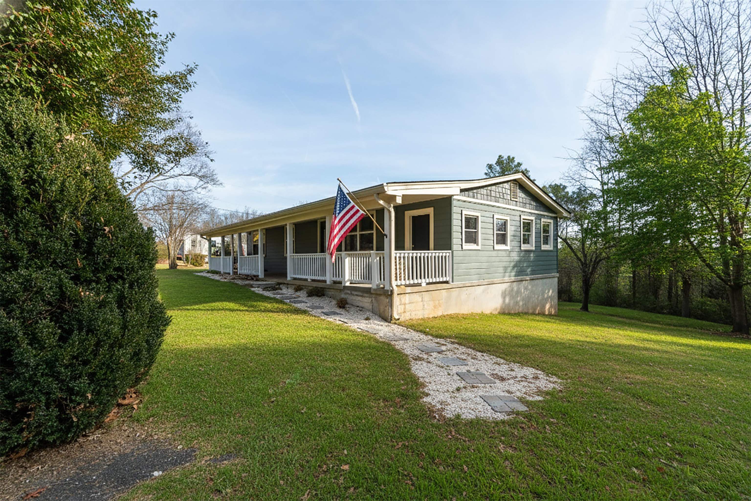 7081 Secretarys Sand Rd, Schuyler, VA 22969 — photo 2
