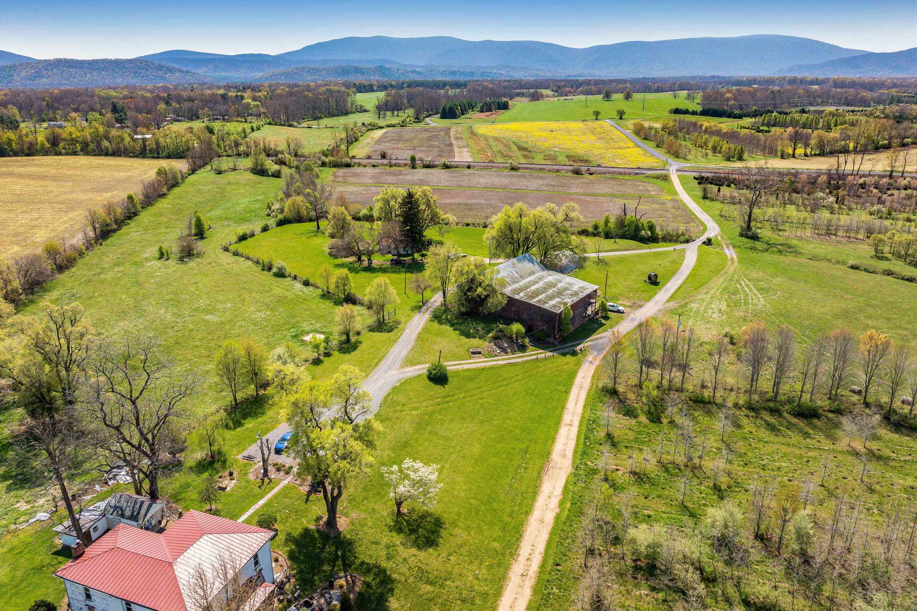514 Lipscomb Rd, Stuarts Draft, VA 24477