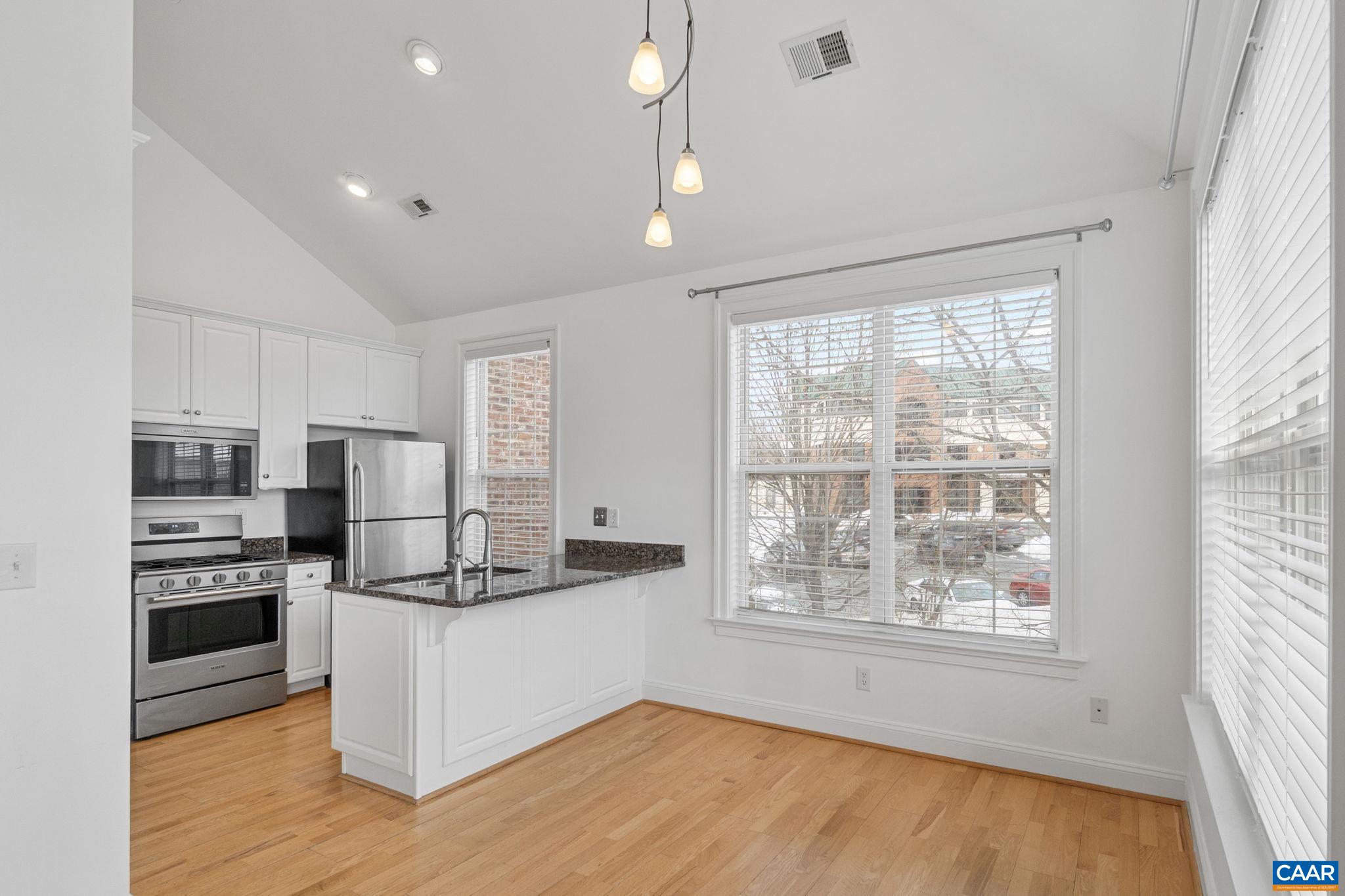949 Glenwood Station Ln, Charlottesville, VA 22901 — photo 4