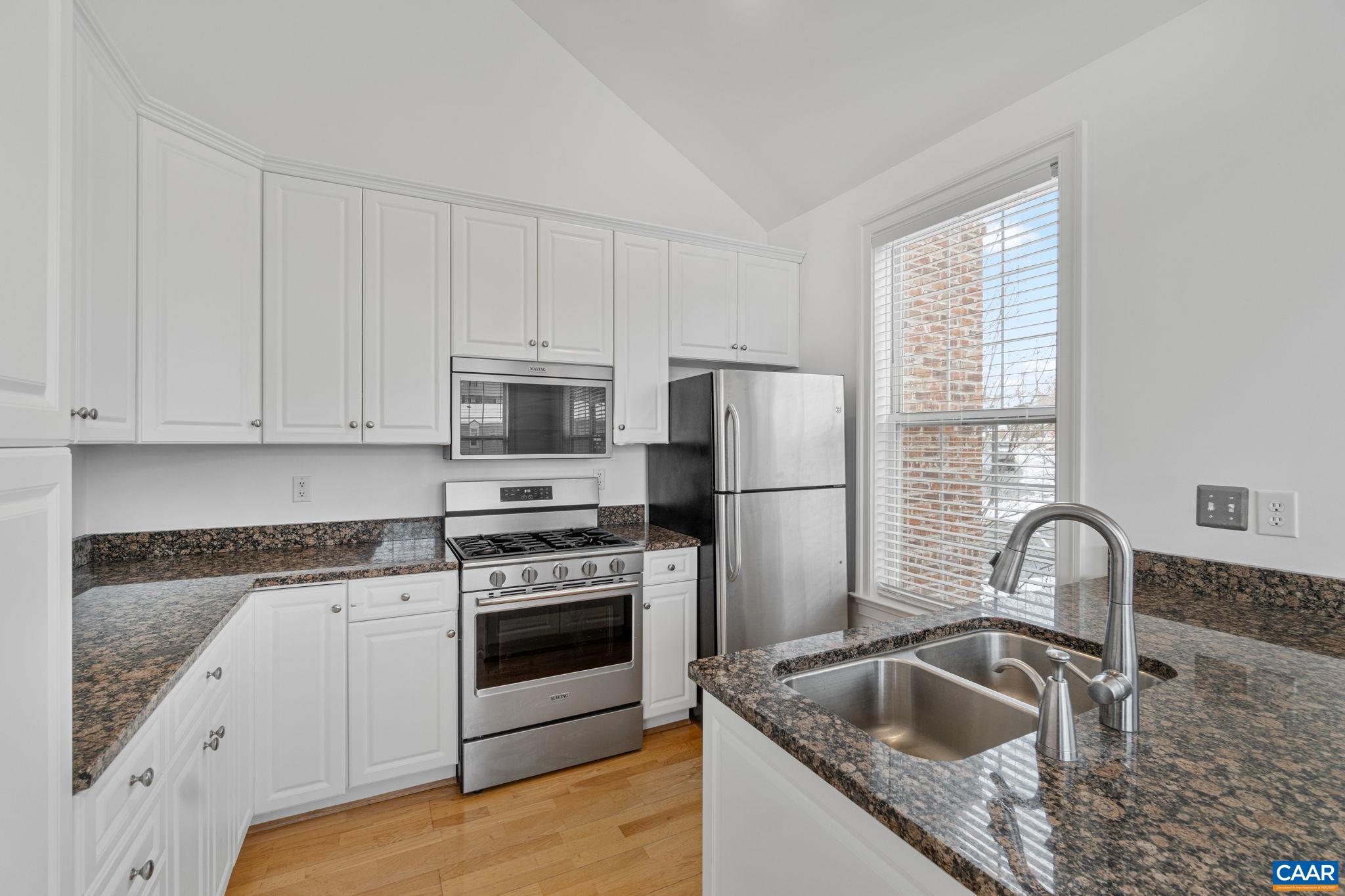 949 Glenwood Station Ln, Charlottesville, VA 22901 — photo 5