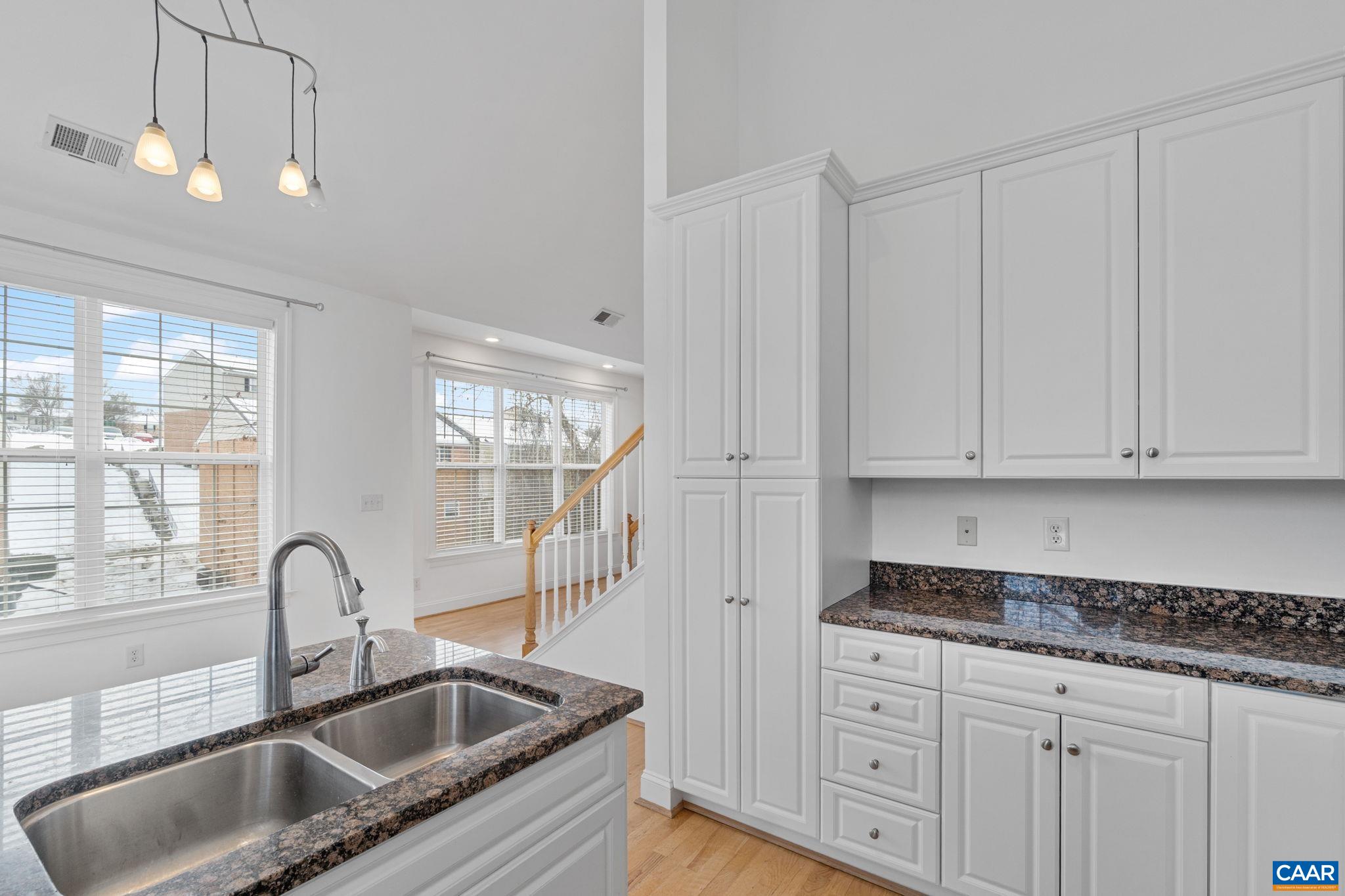 949 Glenwood Station Ln, Charlottesville, VA 22901 — photo 6