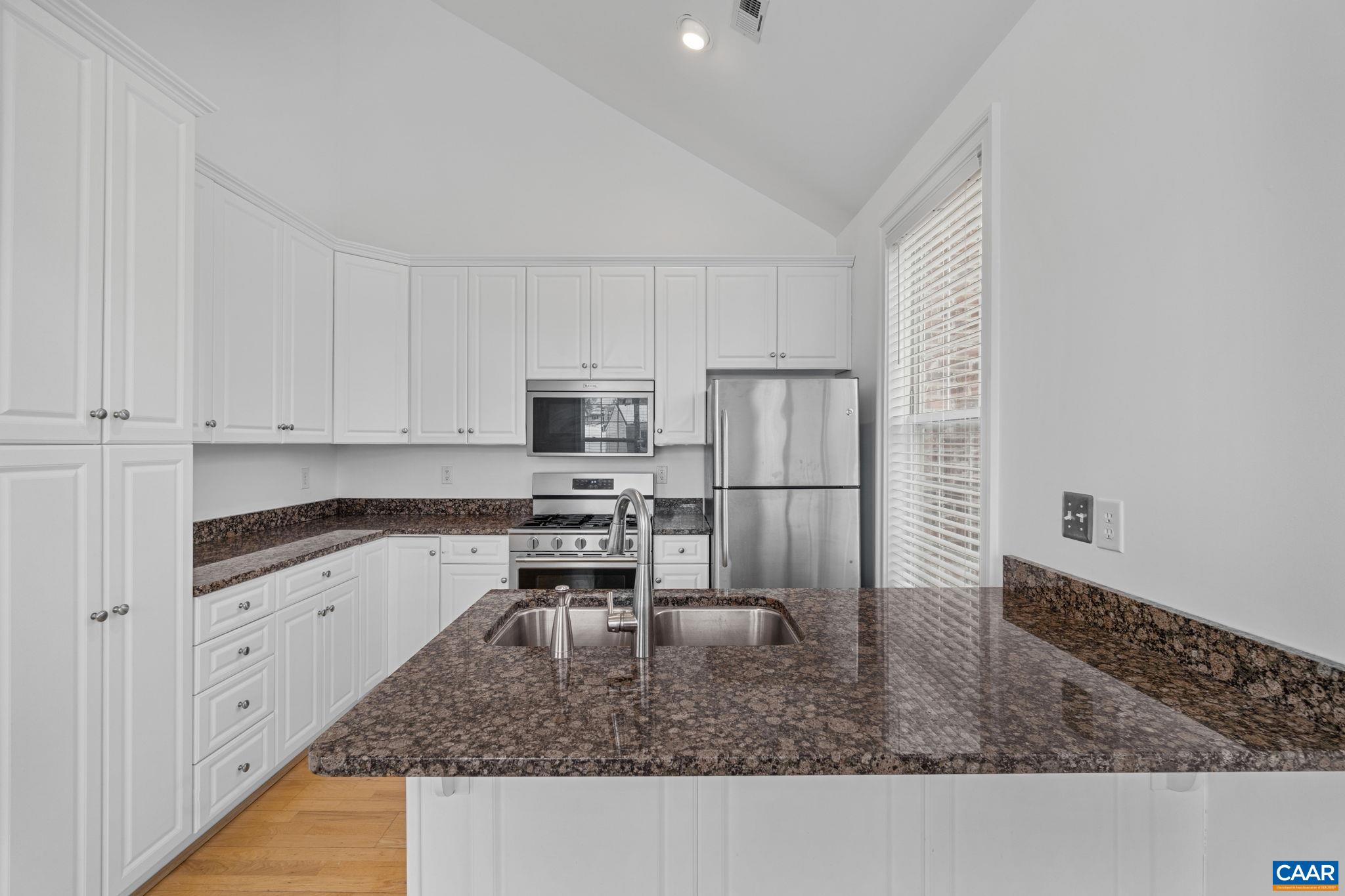 949 Glenwood Station Ln, Charlottesville, VA 22901 — photo 7
