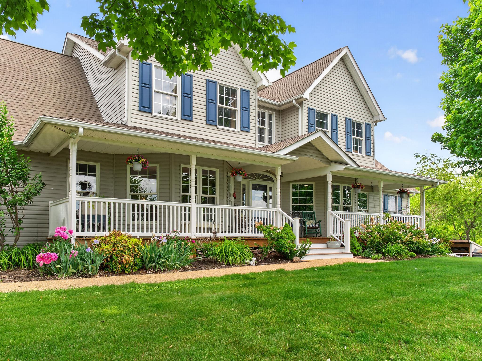 235 Howardsville Rd, Staunton, VA 24401