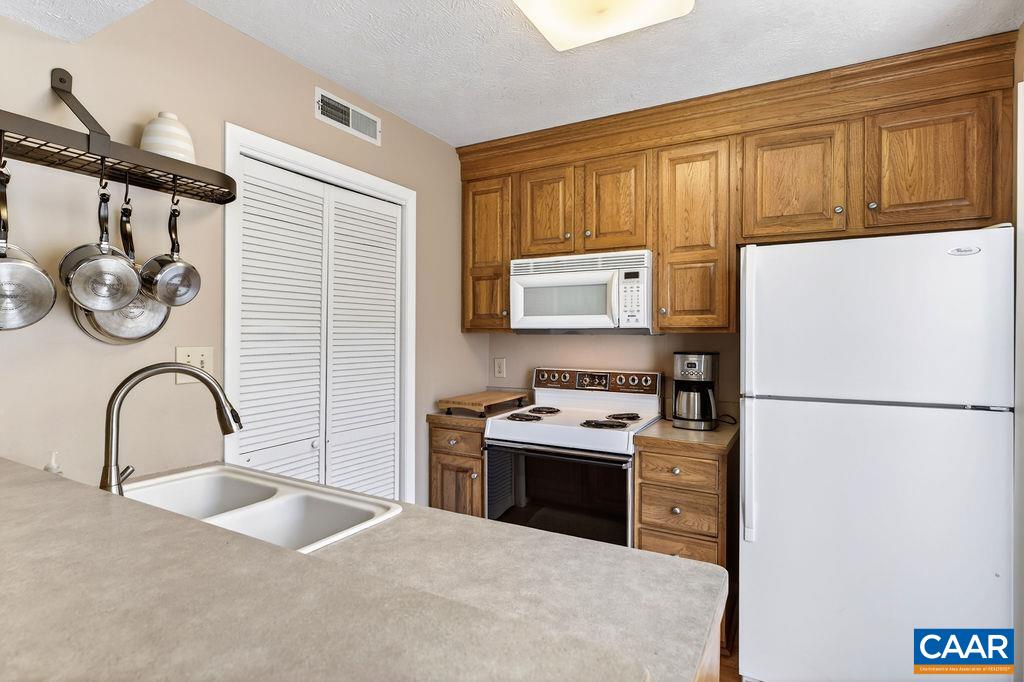 745 Laurelwood Condos, Roseland, VA 22967 — photo 7