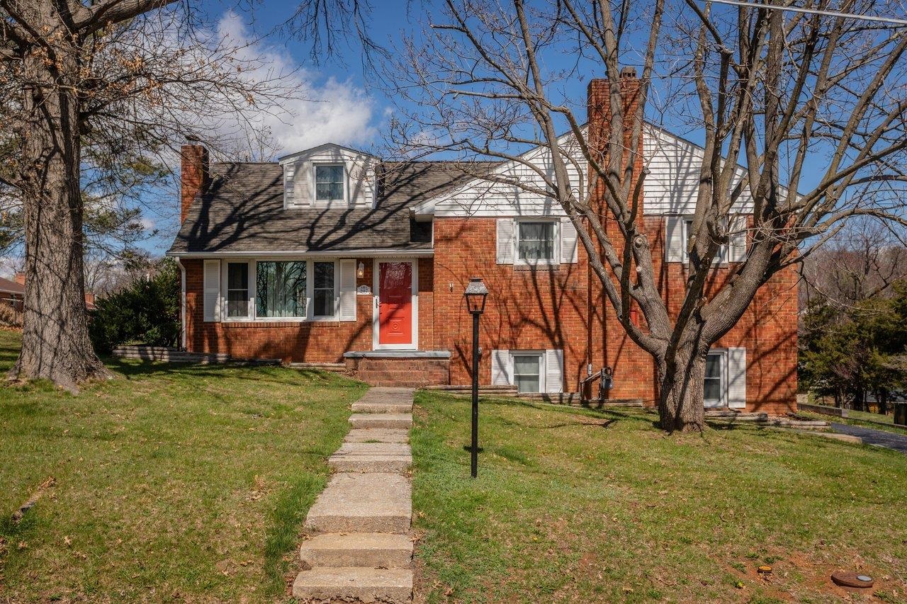 207 Burnley Dr, Staunton, VA 24401