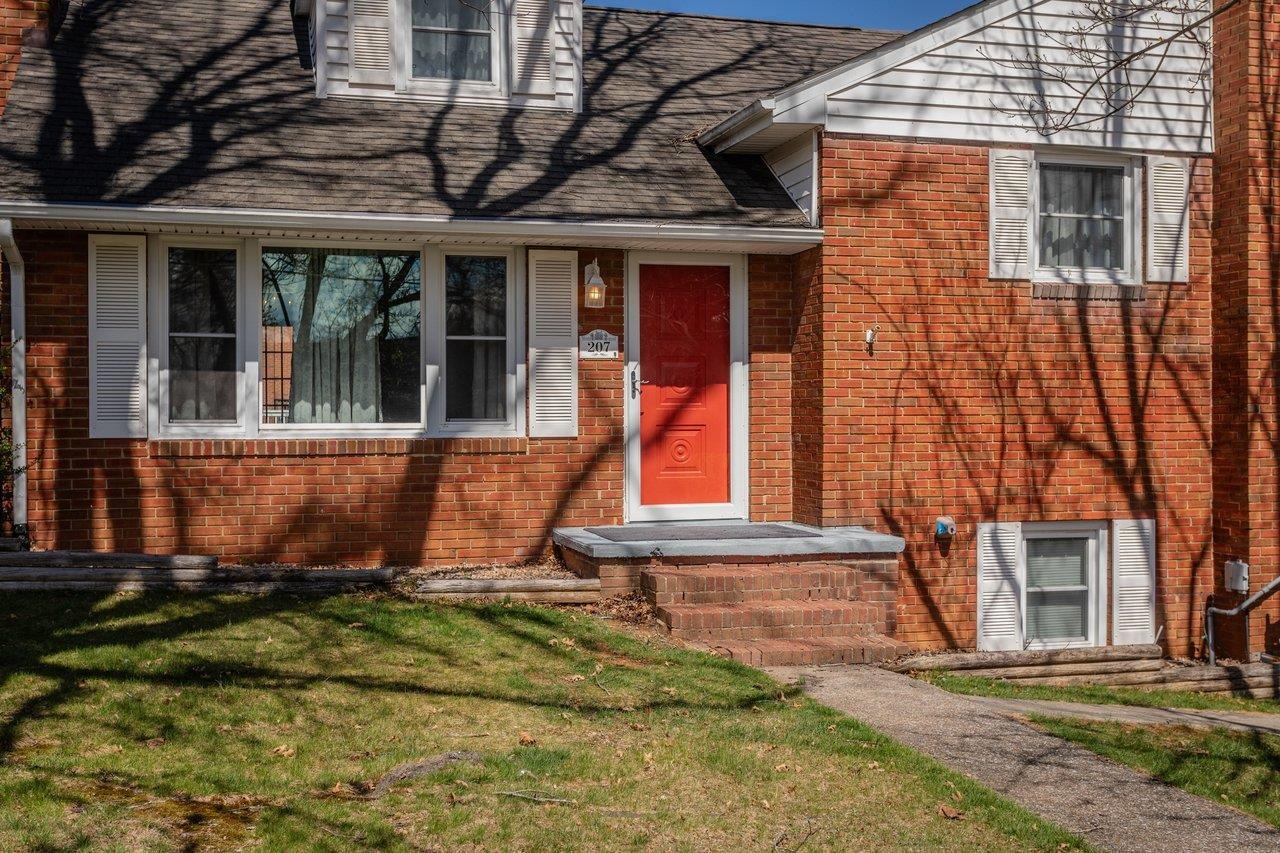 207 Burnley Dr, Staunton, VA 24401 — photo 2