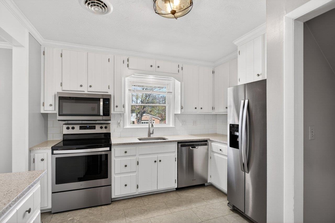 207 Burnley Dr, Staunton, VA 24401 — photo 9