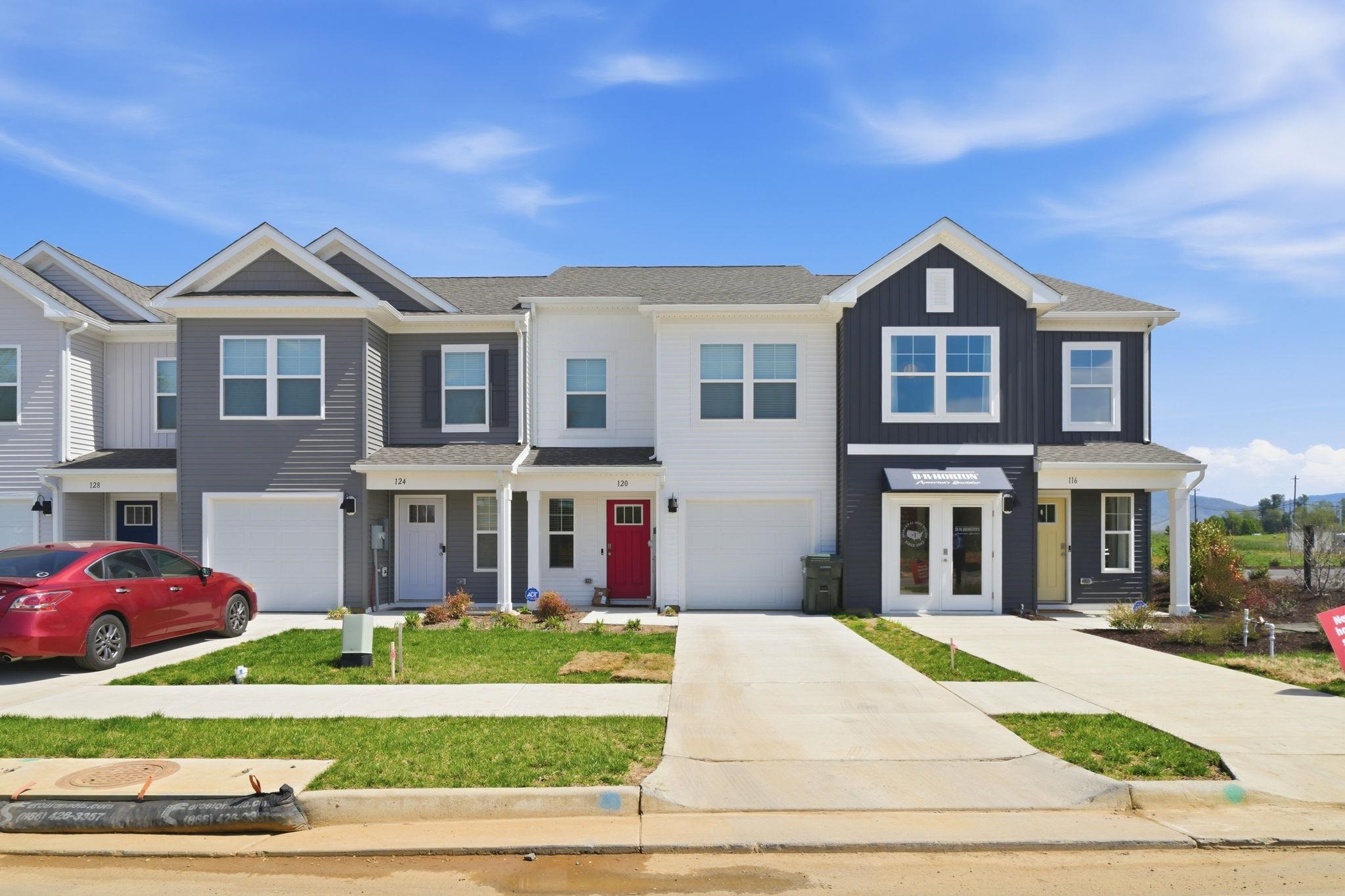 209 Camden Dr, Waynesboro, VA 22980