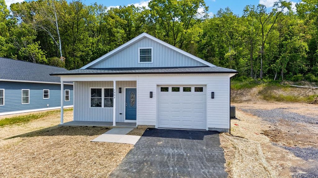 1303 East Main St, Waynesboro, VA 22980