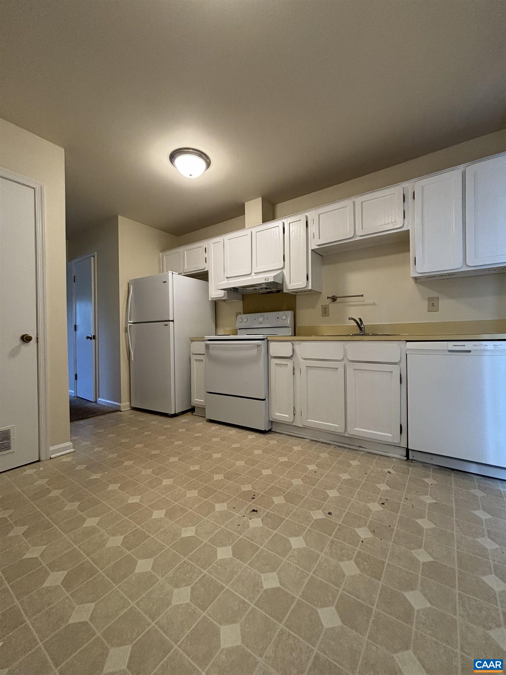 1602 Townwood Ct, Charlottesville, VA 22901 — photo 5