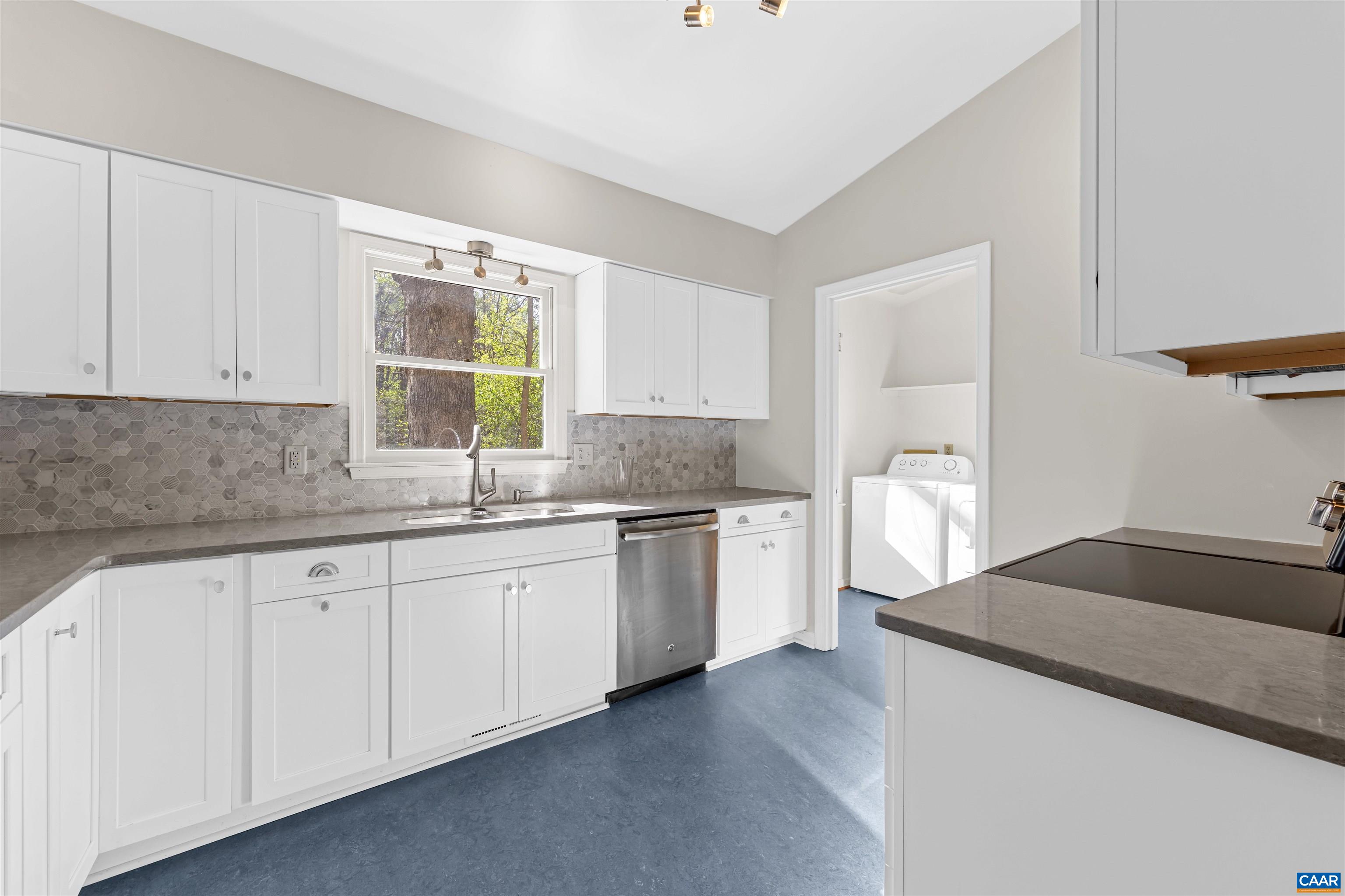 640 Big Oak Rd, Charlottesville, VA 22903 — photo 10