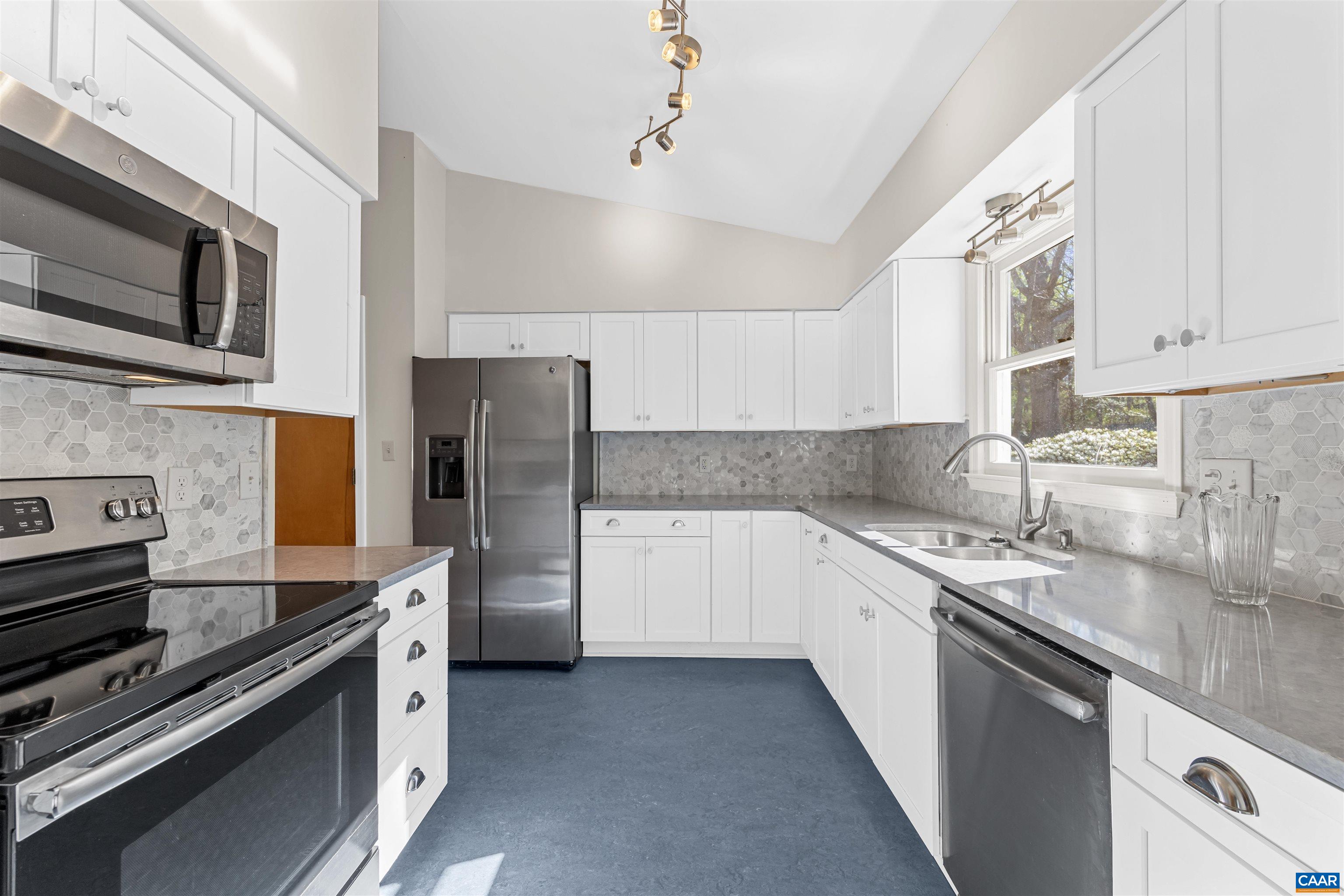 640 Big Oak Rd, Charlottesville, VA 22903 — photo 9