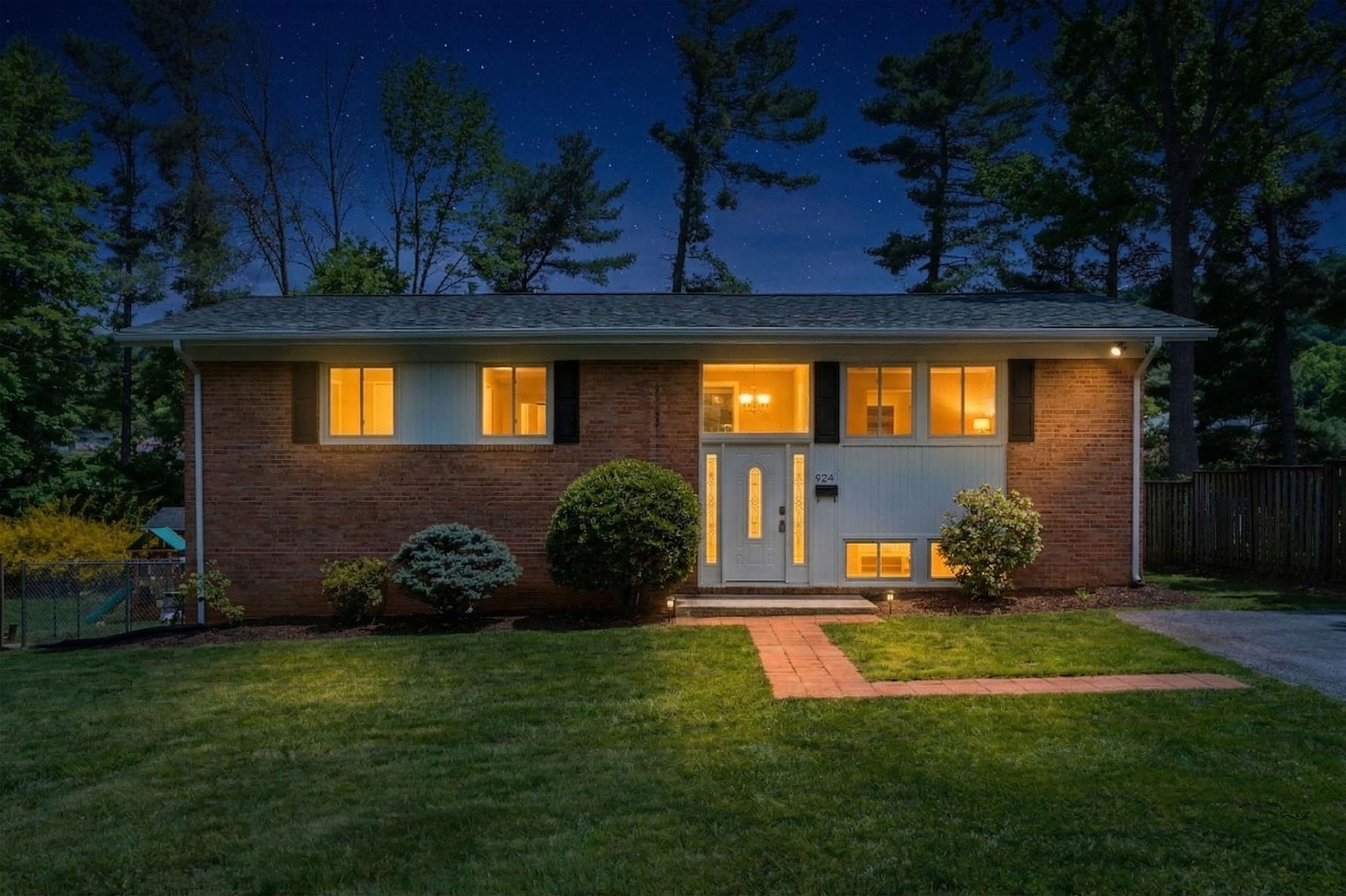 924 Washington Ave, Waynesboro, VA 22980 — photo 4