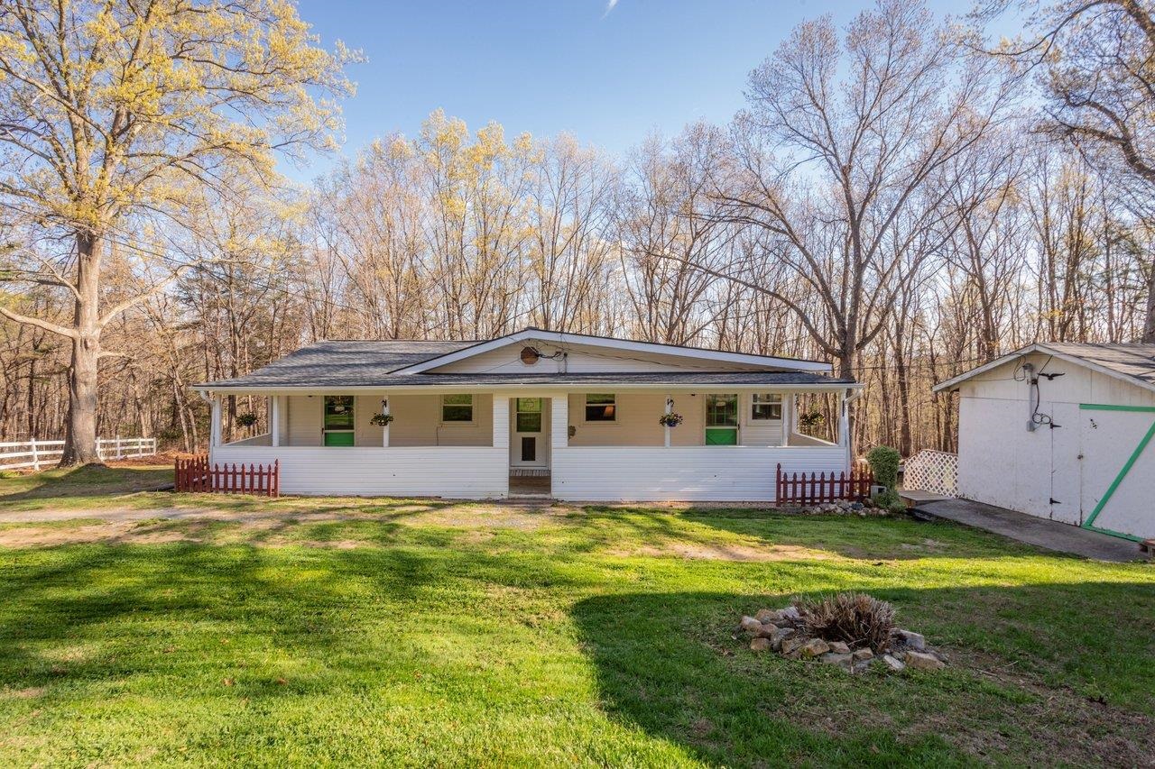 160 Gale Ln, Stanley, VA 22851