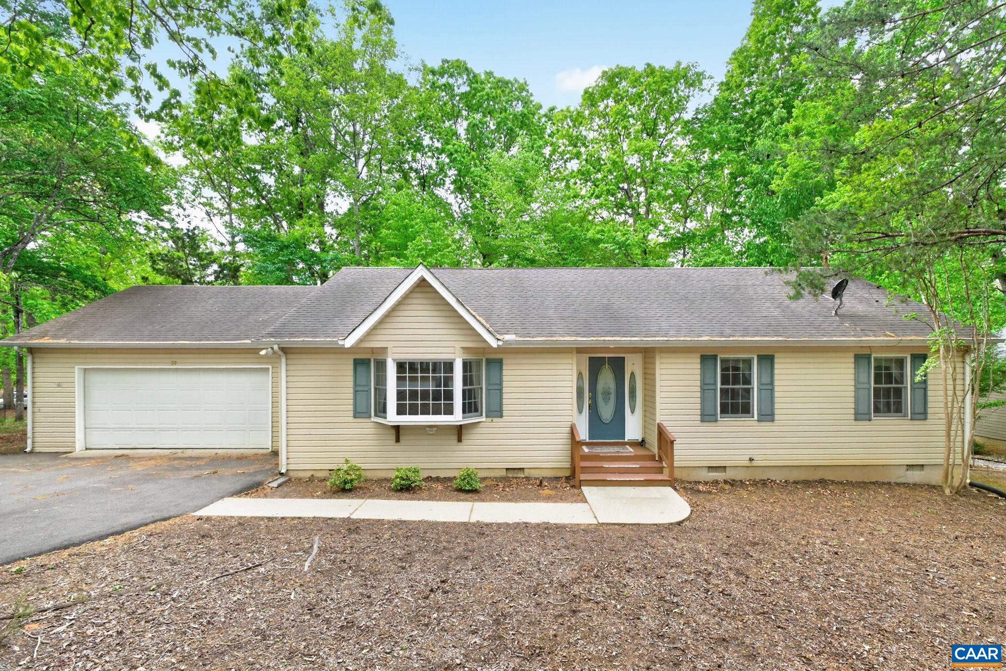 37 Laguna Rd, Palmyra, VA 22963