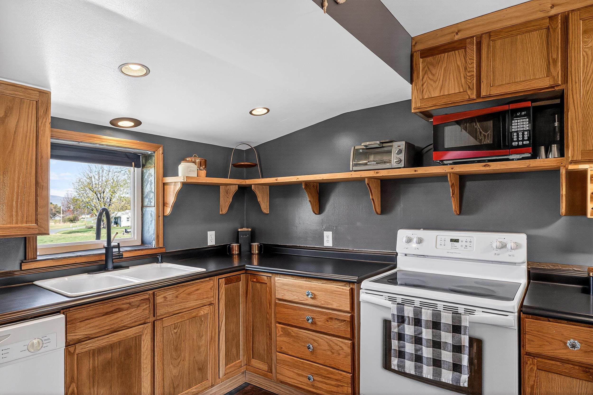 296 Keystone Rd, Stanley, VA 22851 — photo 9