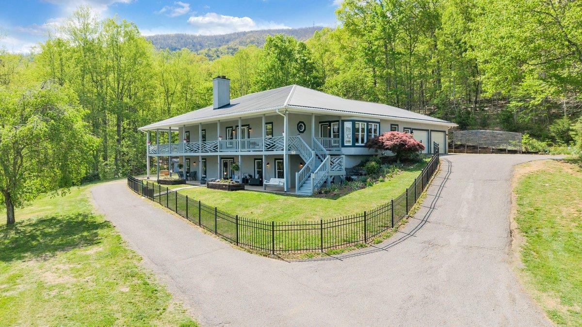 649 Greyledge Rd, Buchanan, VA 24066 — photo 2