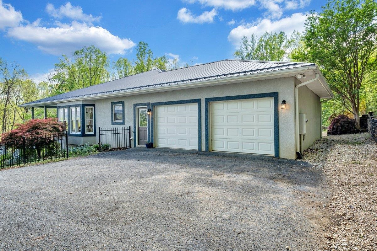 649 Greyledge Rd, Buchanan, VA 24066 — photo 9