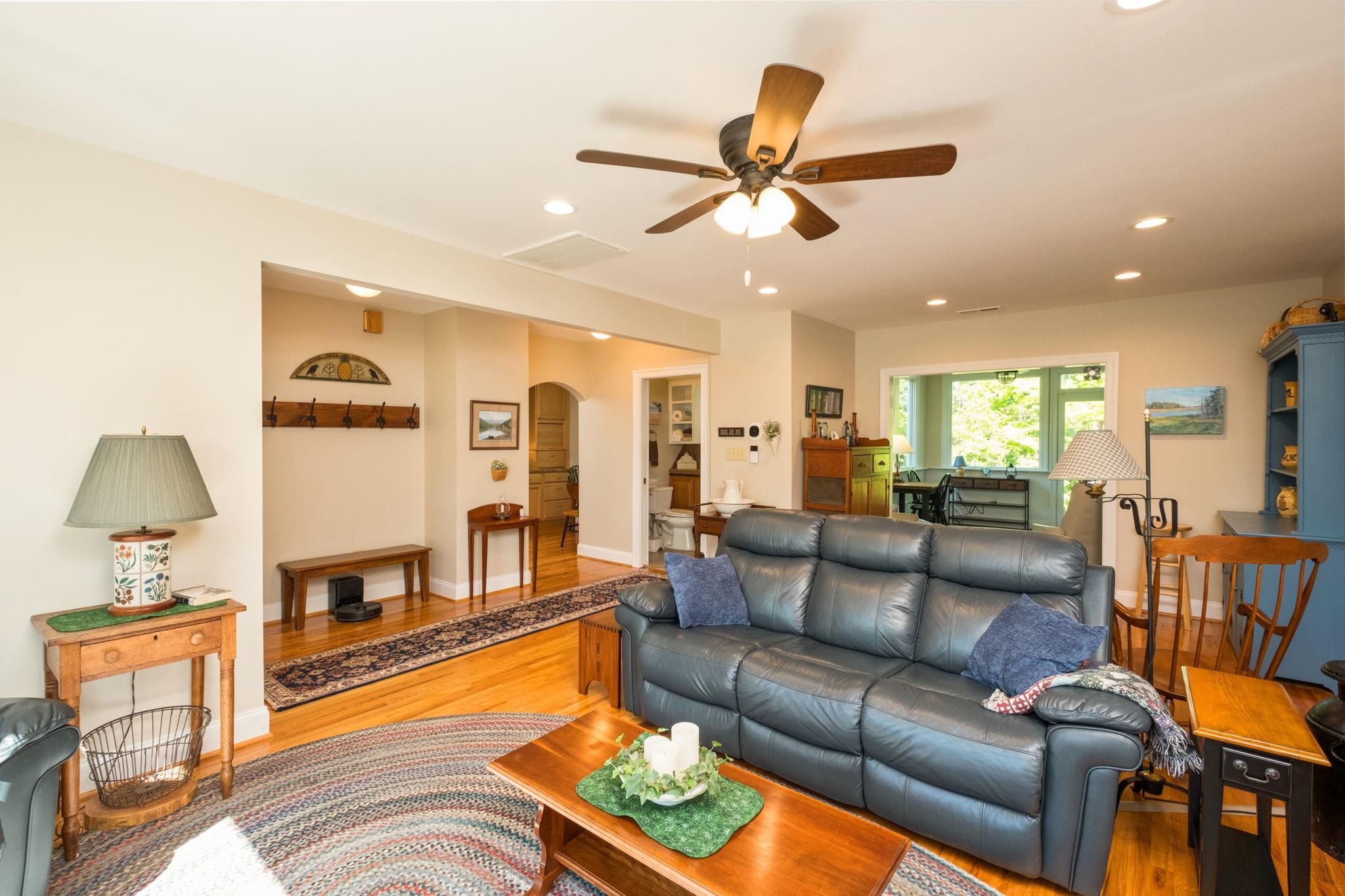 446 Mountain View Dr, Staunton, VA 24401 — photo 3