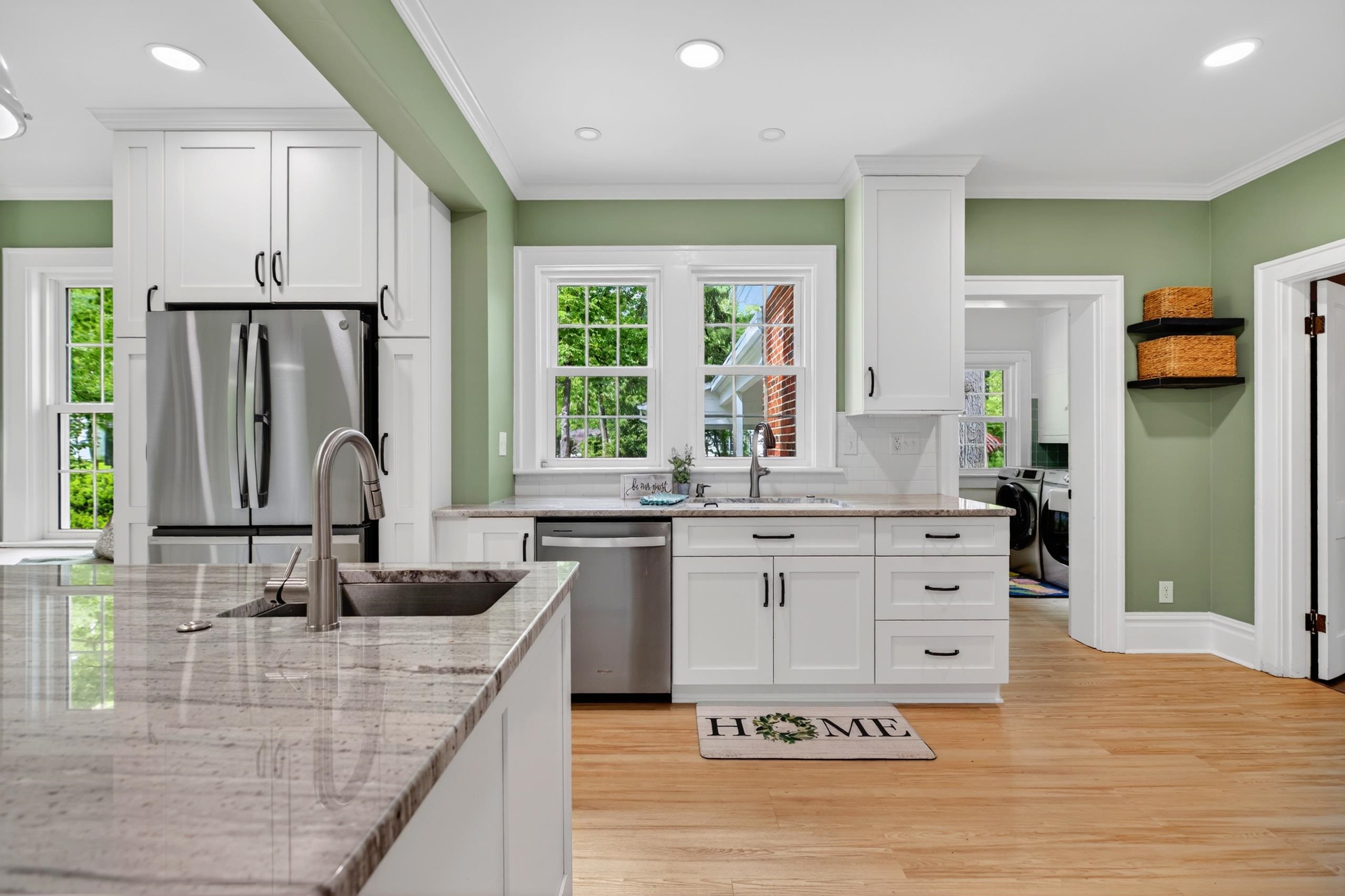 557 S Ellison Ln, Waynesboro, VA 22980 — photo 2
