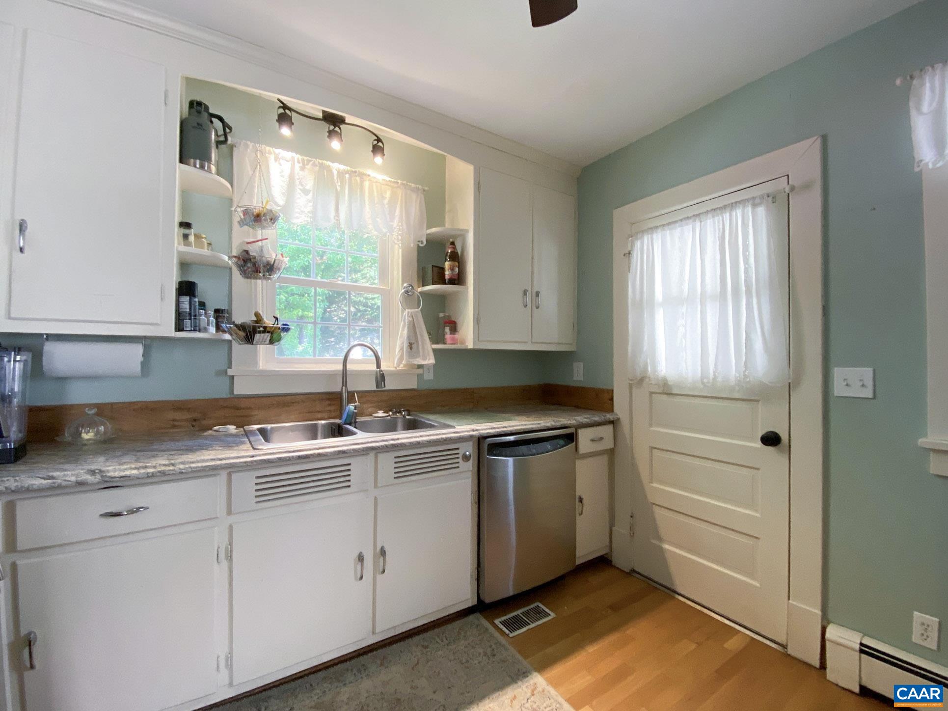 210 W Gordon Ave, Gordonsville, VA 22942 — photo 8