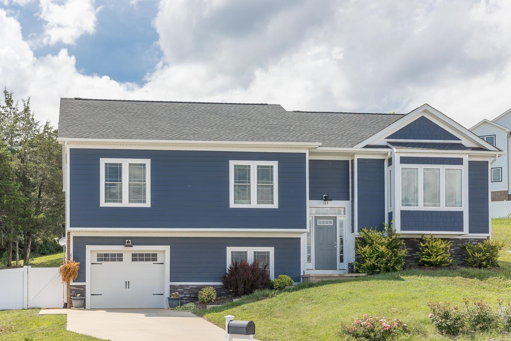 123 Beauregard Dr, Staunton, VA 24401
