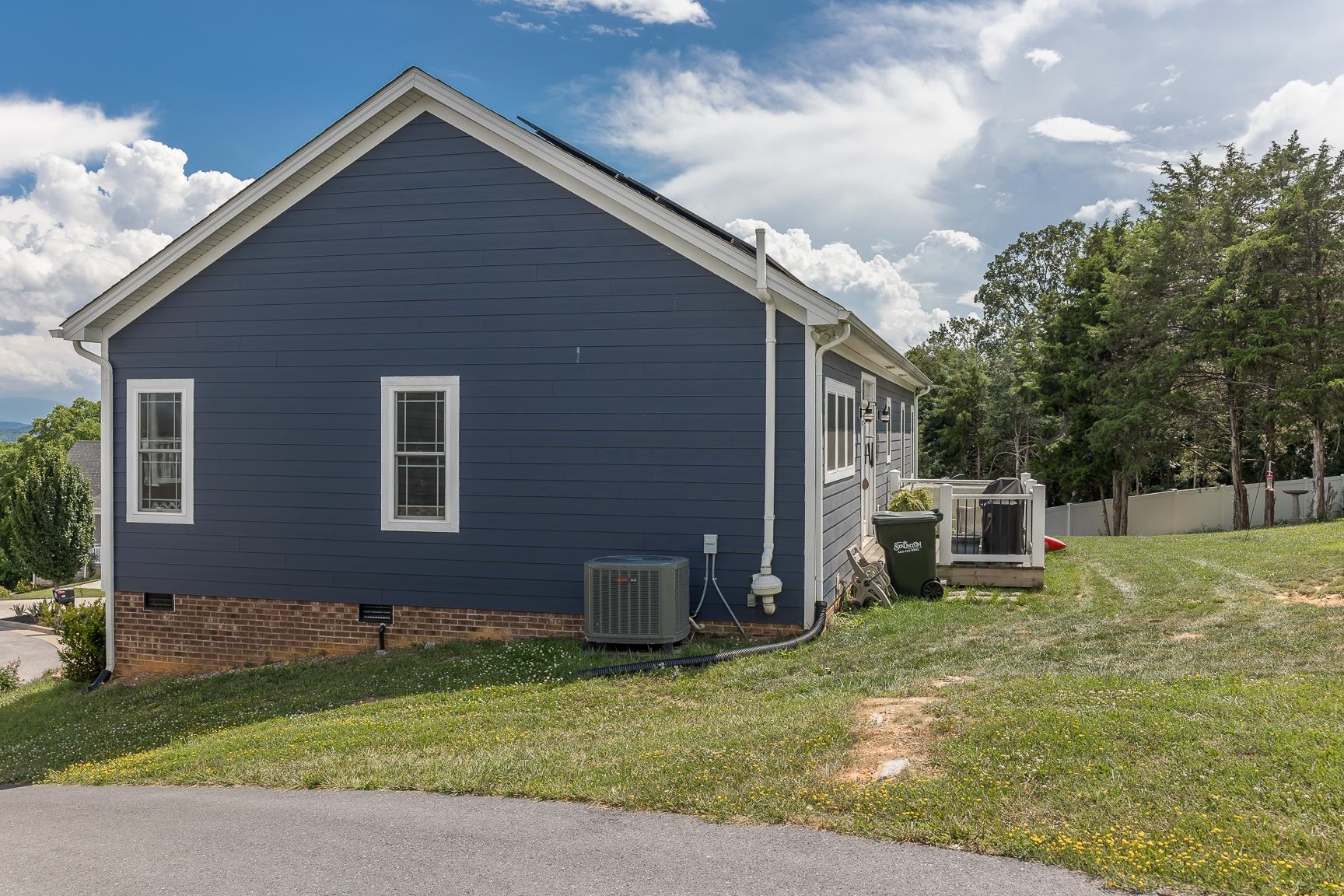 123 Beauregard Dr, Staunton, VA 24401 — photo 8
