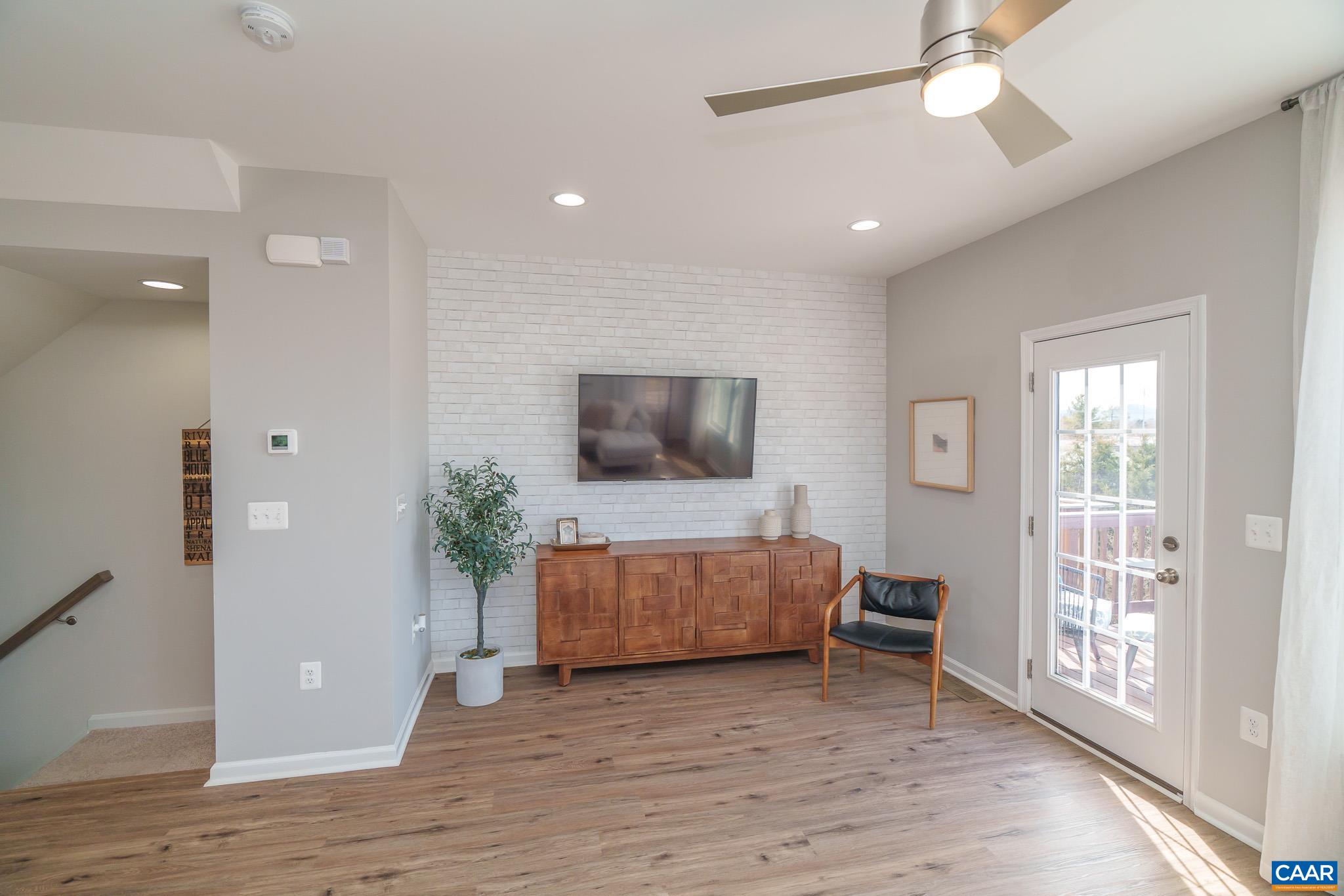 237 Cheshire Ln, Waynesboro, VA 22980 — photo 10
