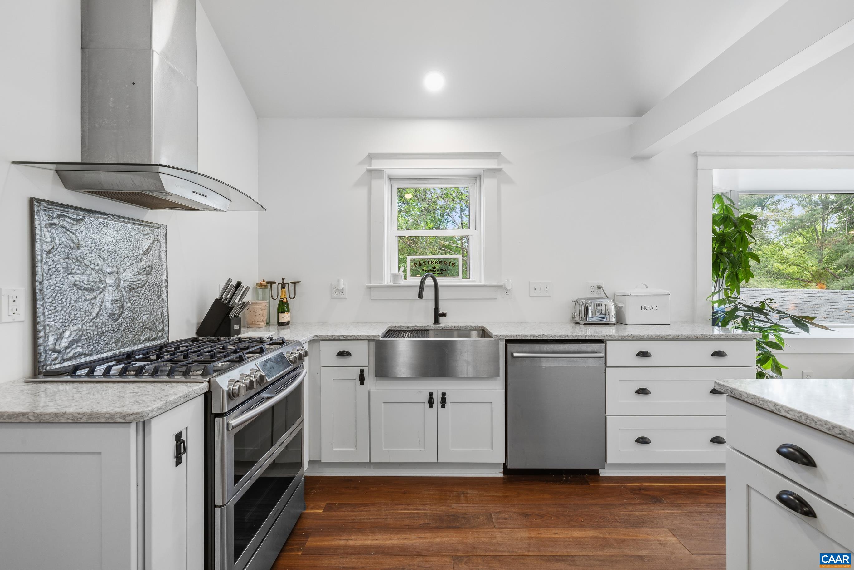 104 Buckingham Cir, Charlottesville, VA 22903 — photo 3