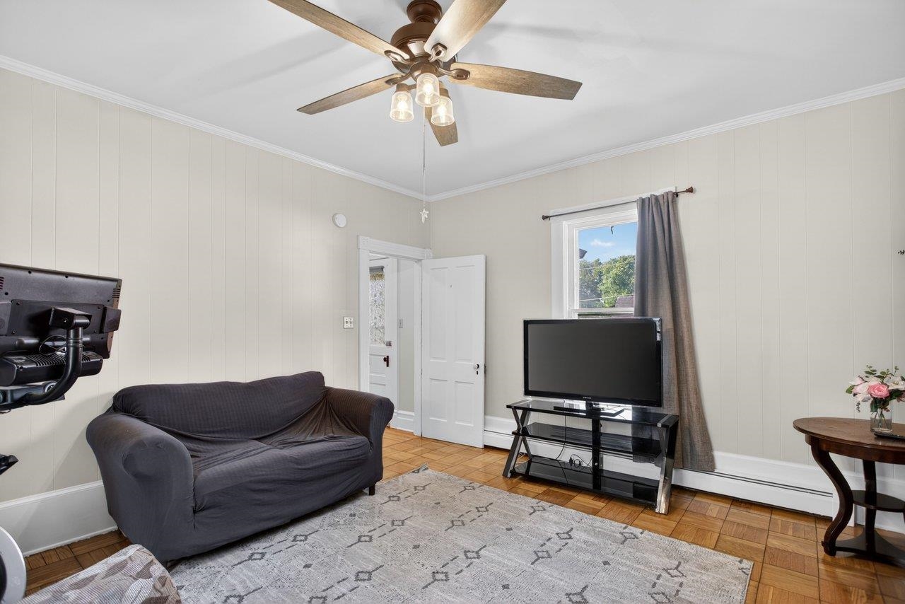 420 W Spring St, Woodstock, VA 22664 — photo 10