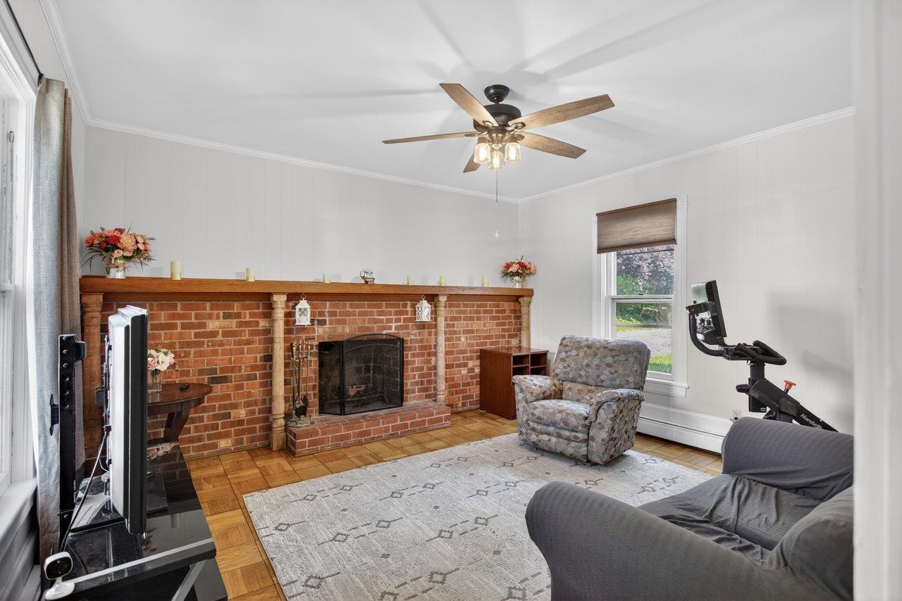 420 W Spring St, Woodstock, VA 22664 — photo 8