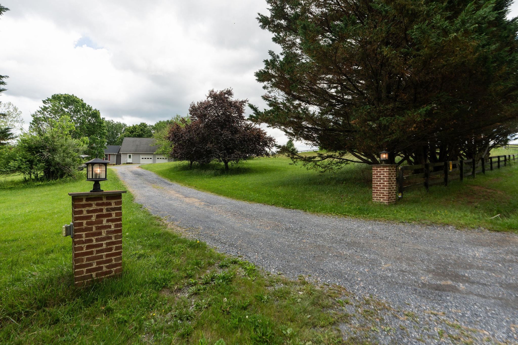 1057 Rockfish Rd, Waynesboro, VA 22980 — photo 2