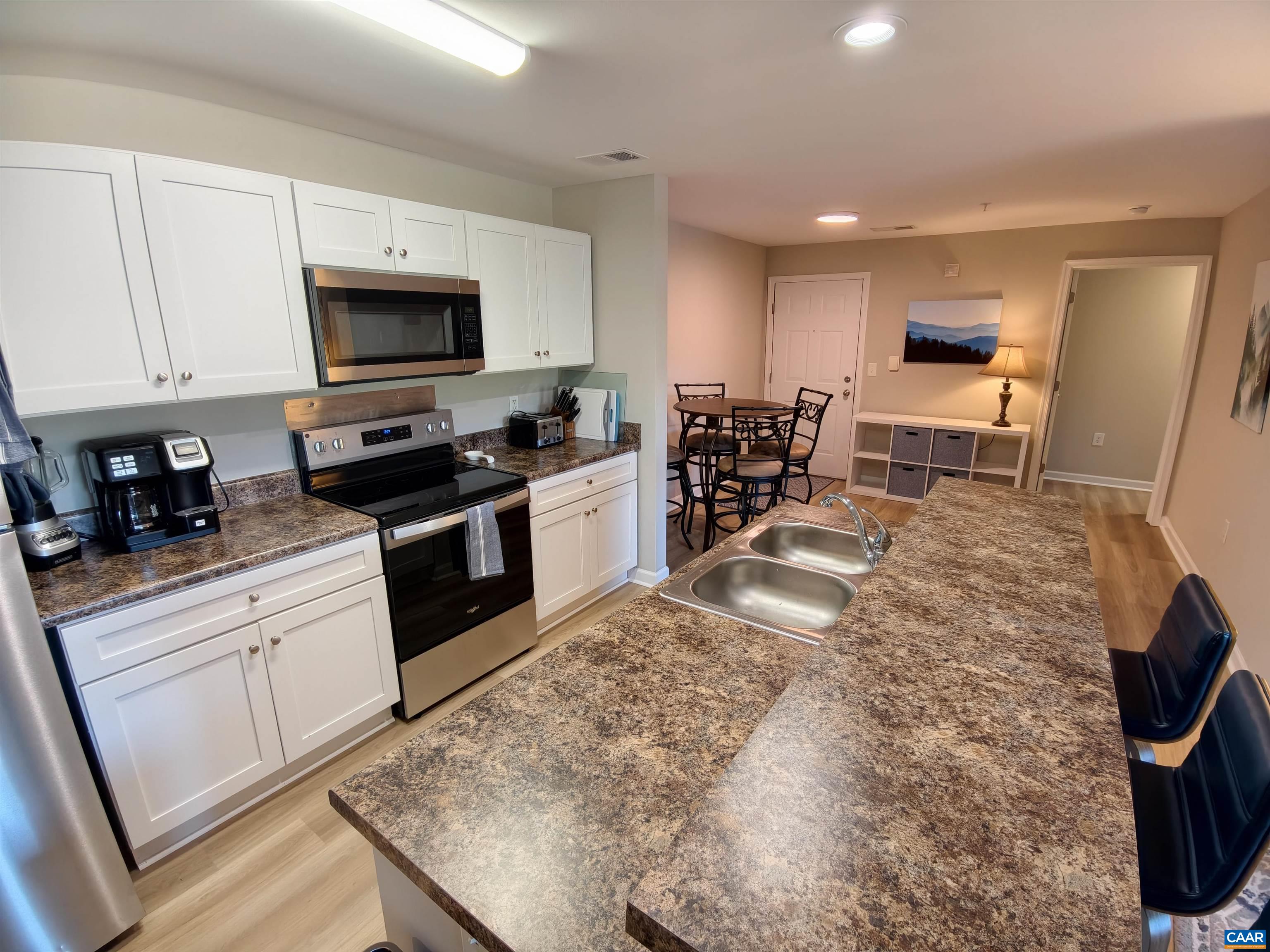 122 Yellowstone Dr, Charlottesville, VA 22903 — photo 4
