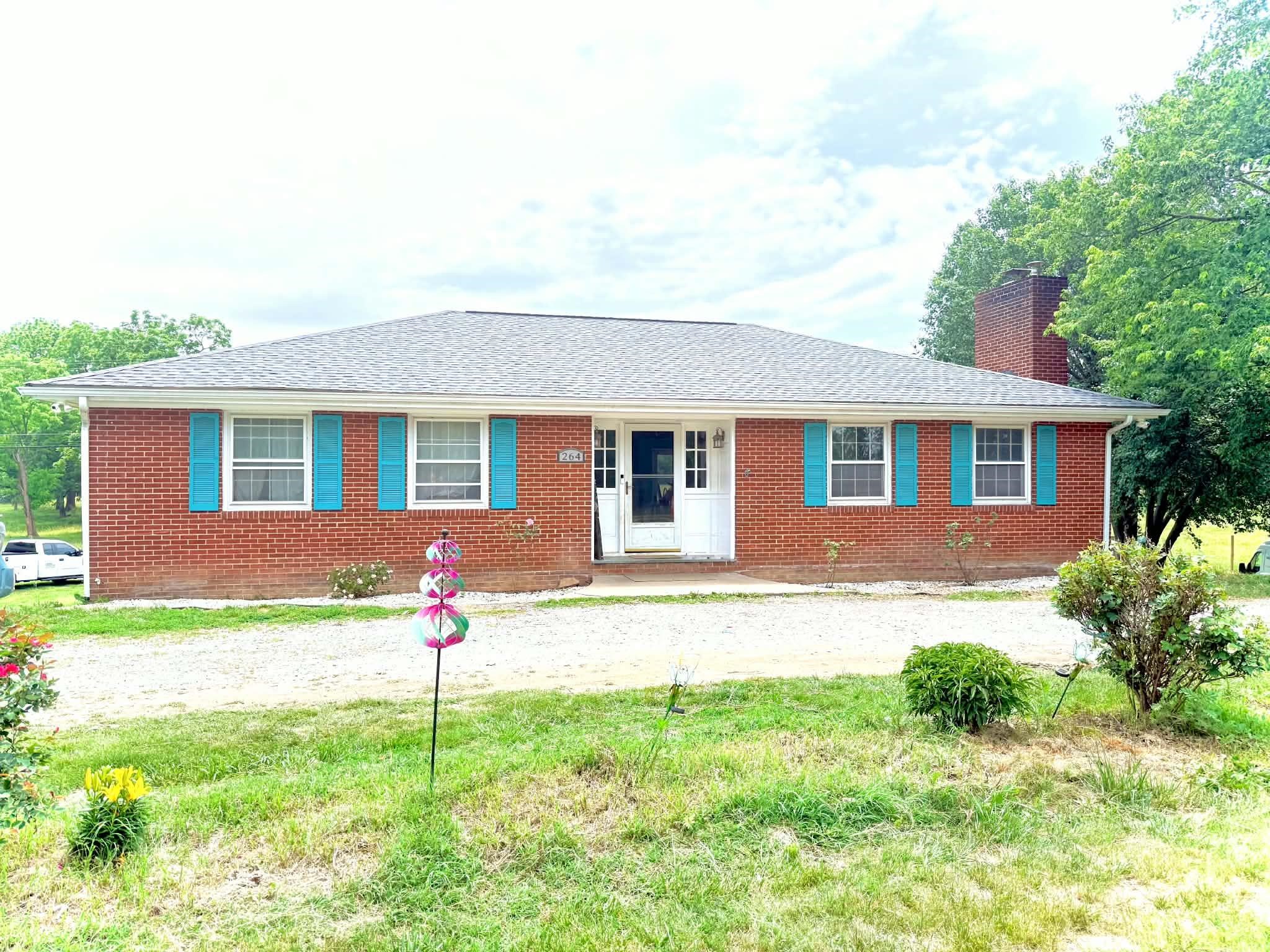 264 Mt Torrey Rd, Lyndhurst, VA 22952