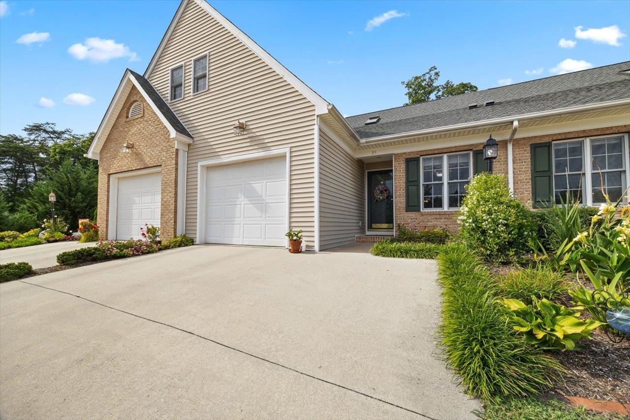 35 Hickory Nut Ln, Staunton, VA 24401 — photo 2