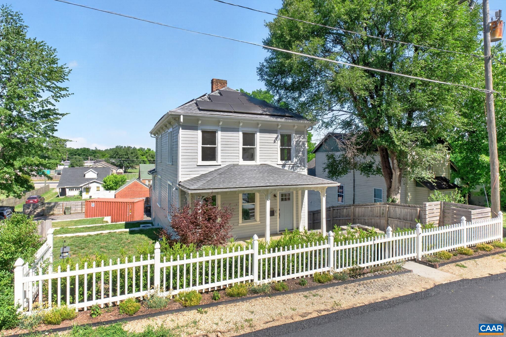 433 N Winchester Ave, Waynesboro, VA 22980