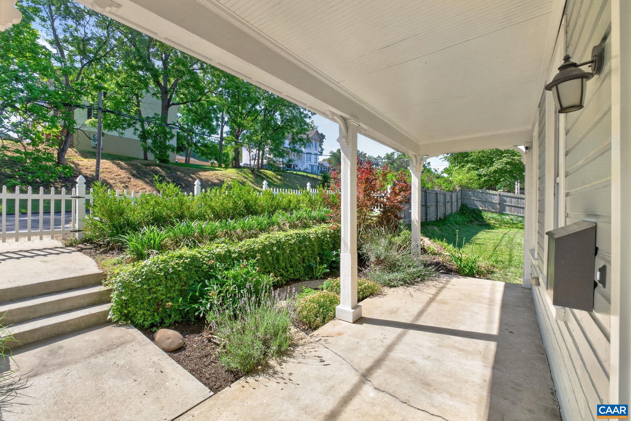 433 N Winchester Ave, Waynesboro, VA 22980 — photo 5