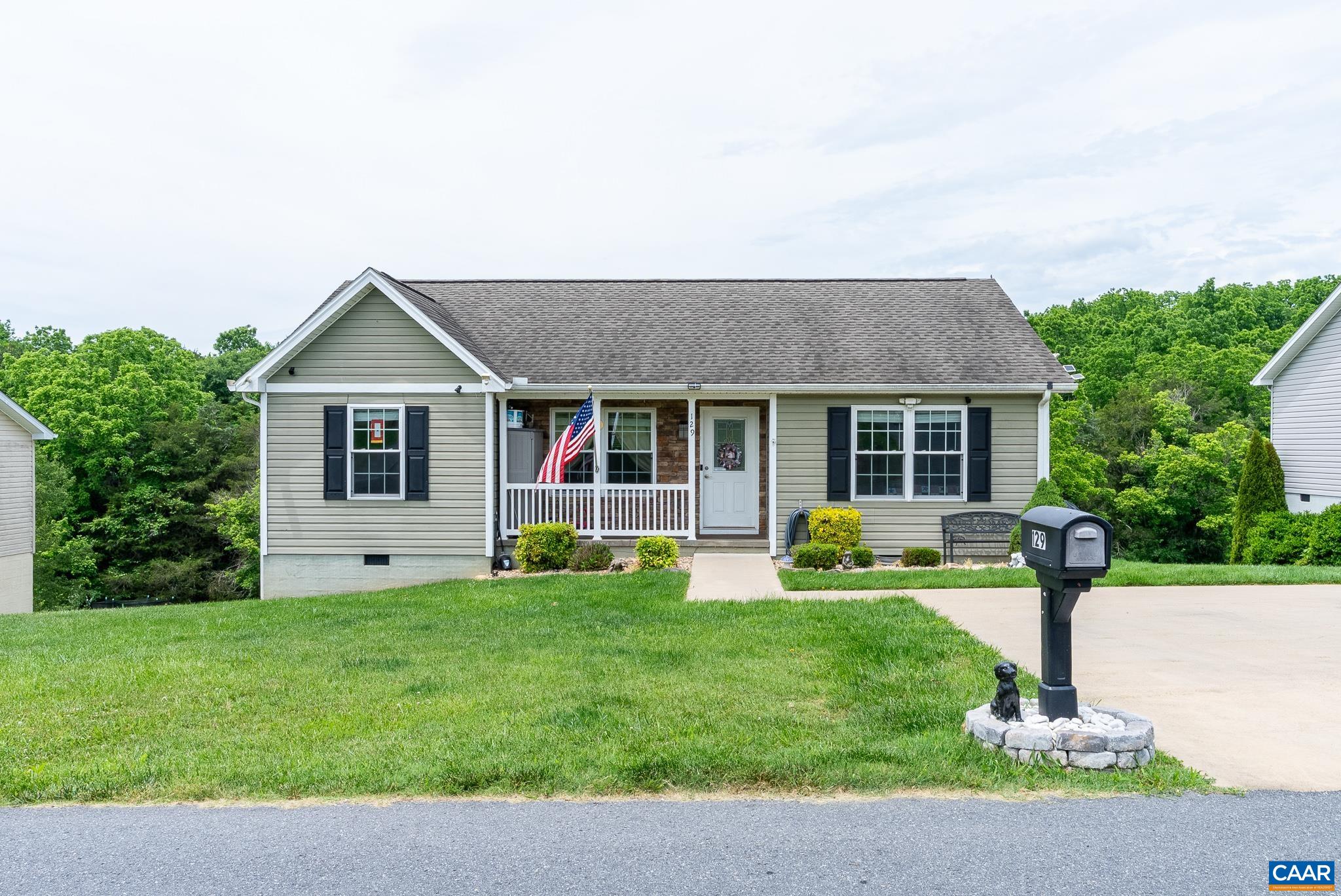 129 Thoroughbred Cir, Lexington, VA 24450