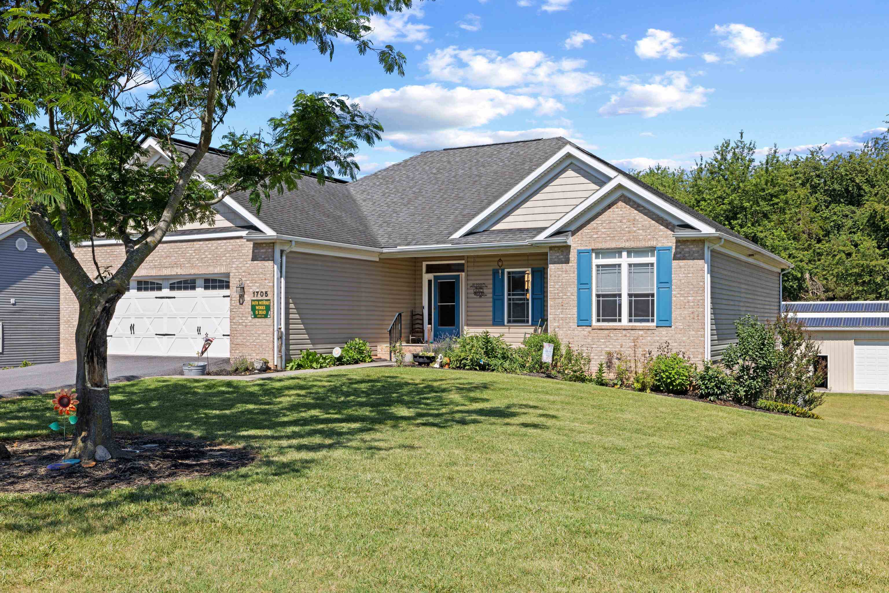 1705 Holly Ave, Grottoes, VA 24441