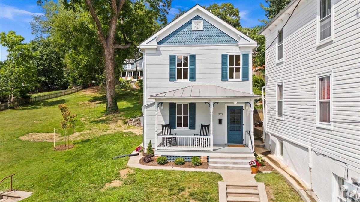 939 W Beverley St, Staunton, VA 24401
