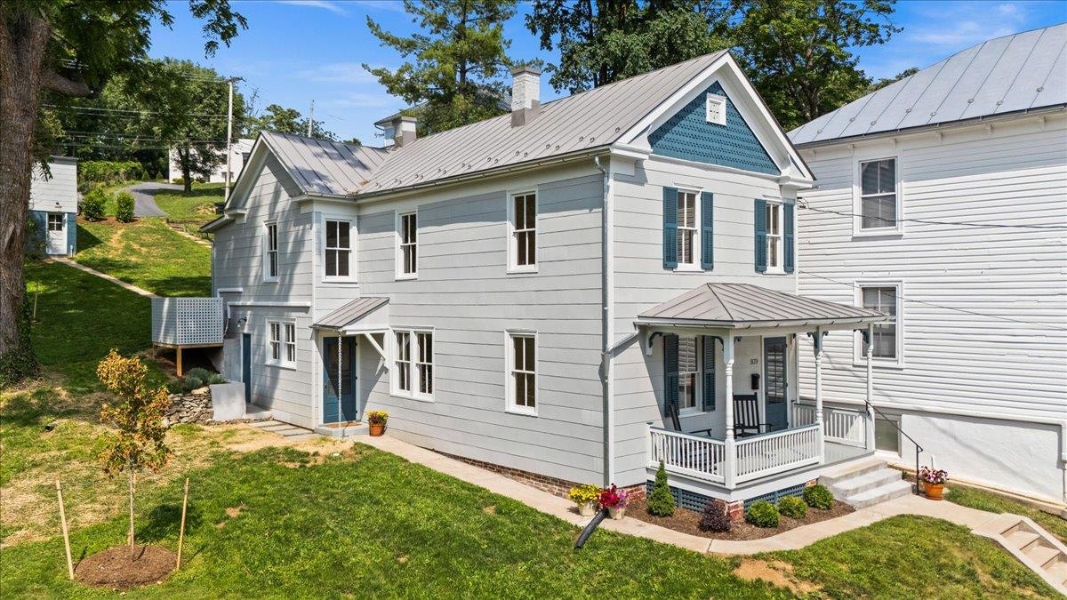939 W Beverley St, Staunton, VA 24401 — photo 2
